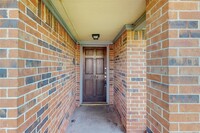 1904 N Irving Heights Dr in Irving, TX - Foto de edificio - Building Photo