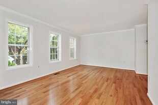 11951 Sentinel Point Ct in Reston, VA - Building Photo