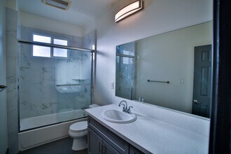 3015 Virginia Rd in Los Angeles, CA - Building Photo - Building Photo