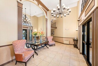 509 Aurora Ave, Unit 116 in Naperville, IL - Building Photo - Building Photo