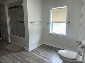 1757 C Ave NE in Cedar Rapids, IA - Building Photo - Building Photo