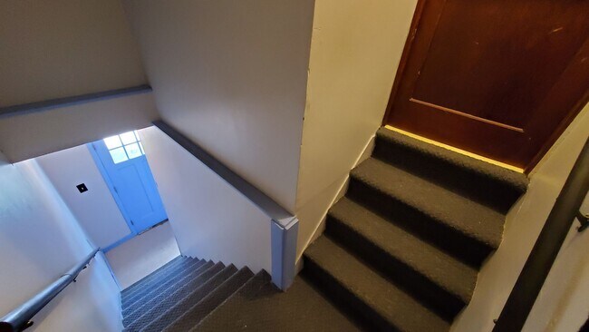 2011 Monroe St-Unit -Upper in Two Rivers, WI - Building Photo - Building Photo