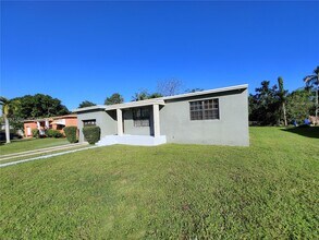 14901 NW 9th Ct in Miami, FL - Building Photo - Building Photo