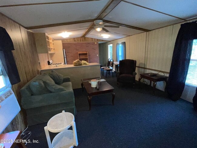 205 Lakeview Ct in Interlachen, FL - Building Photo - Building Photo