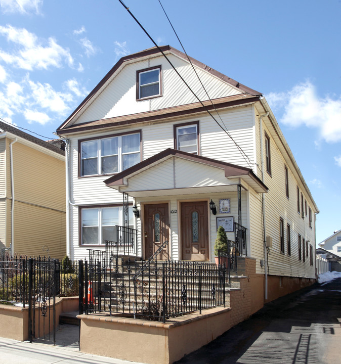 1012 Monroe Ave in Elizabeth, NJ - Building Photo