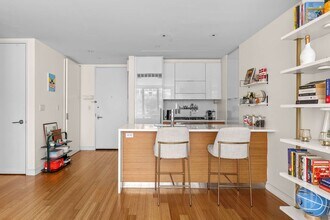 303 E 33rd St in New York, NY - Building Photo - Building Photo