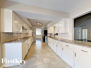 3413 Valley View Ln in Garland, TX - Foto de edificio - Building Photo