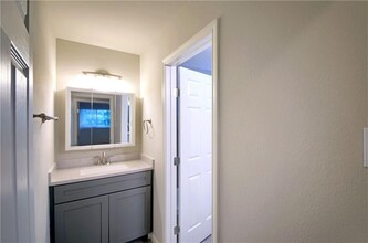 2825 San Gabriel St in Austin, TX - Foto de edificio - Building Photo