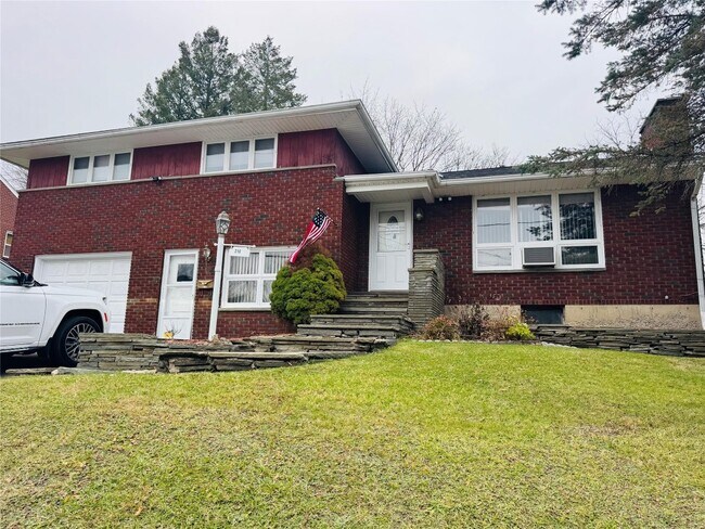 210 Taft Ave in Endicott, NY - Building Photo - Building Photo