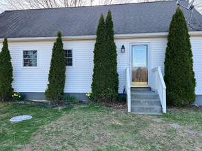 82 Moodus Leesville Rd in East Haddam, CT - Building Photo - Building Photo