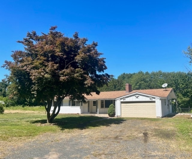 25 School St in East Granby, CT - Building Photo