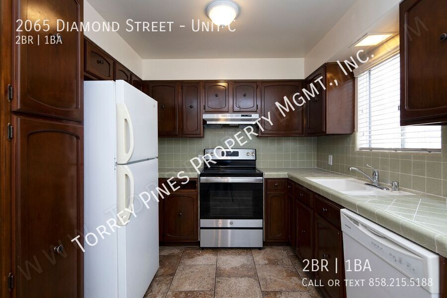 2065 Diamond St in San Diego, CA - Building Photo