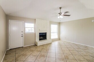 8443 S Meadow Bird Cir in Missouri City, TX - Building Photo - Building Photo