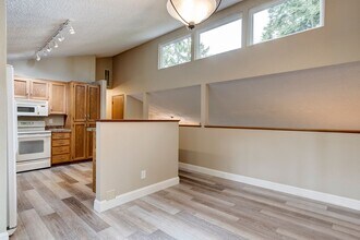 1526 SW Robertson Dr in Oak Harbor, WA - Building Photo - Building Photo