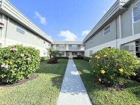284 Flanders F in Delray Beach, FL - Building Photo