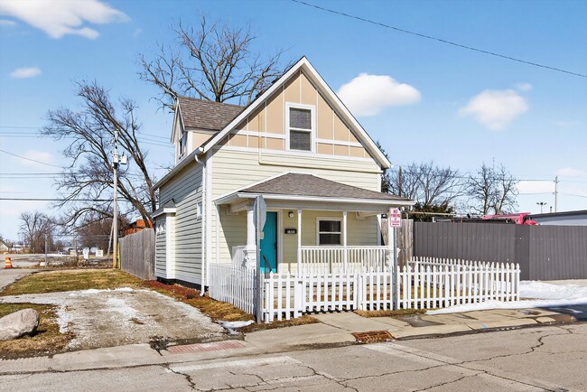 1302 Deloss St in Indianapolis, IN - Building Photo - Building Photo
