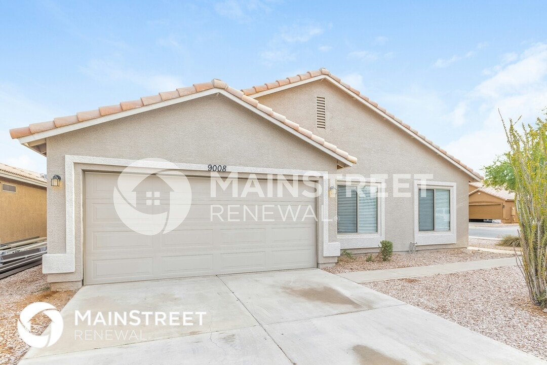 9008 W Yale St in Phoenix, AZ - Foto de edificio