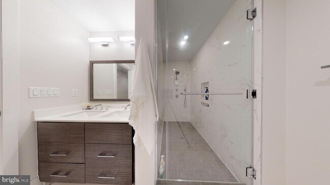 1701 16th St N-Unit -342 in Arlington, VA - Building Photo - Building Photo