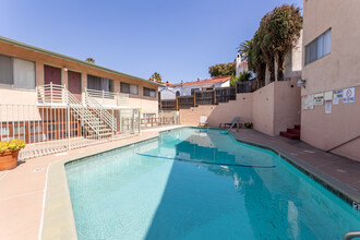 Mikado Apartments, Mid-Century Japanese in Los Angeles, CA - Foto de edificio - Building Photo