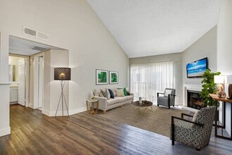 Town Center Apartments in Burbank, CA - Building Photo - Building Photo