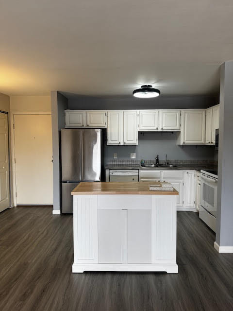 10441 Greenbrier Rd in Minnetonka, MN - Building Photo
