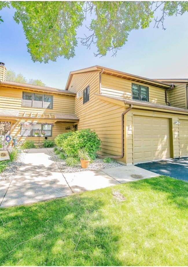 property at 1135 Manor Dr