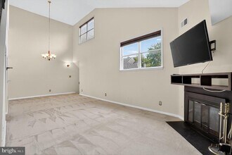 5812 Orchard Hill Ct in Clifton, VA - Building Photo - Building Photo