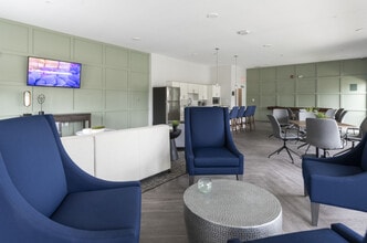 Line Lofts in Indianapolis, IN - Foto de edificio - Building Photo