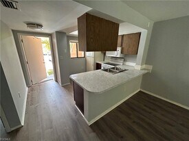 2690 Park Windsor Dr, Unit 601 in Ft. Myers, FL - Building Photo