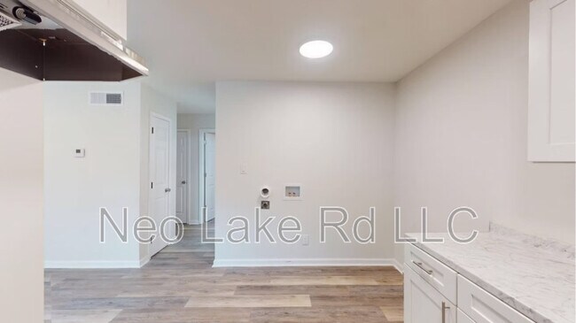 605 Lake Rd in Dyersburg, TN - Building Photo - Building Photo