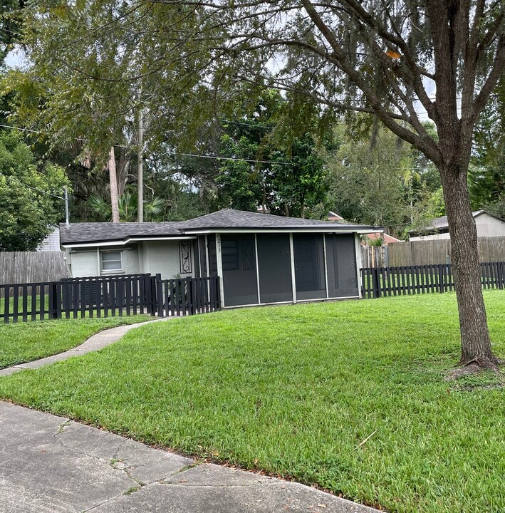 215 Adelaide Blvd in Altamonte Springs, FL - Building Photo