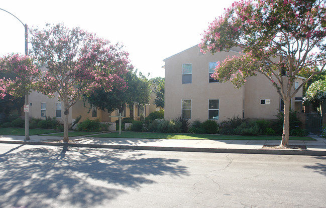 311-329 Cornell Dr in Burbank, CA - Building Photo - Building Photo