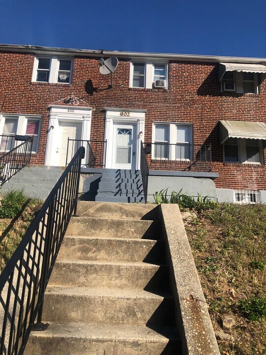 802 Radnor Ave in Baltimore, MD - Building Photo