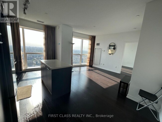 386 Yonge St in Toronto, ON - Building Photo - Building Photo