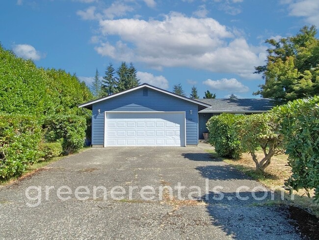property at 2810 Kirkaldy Ct SE