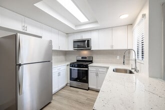 Hensley at Corona Pointe in Corona, CA - Building Photo - Building Photo