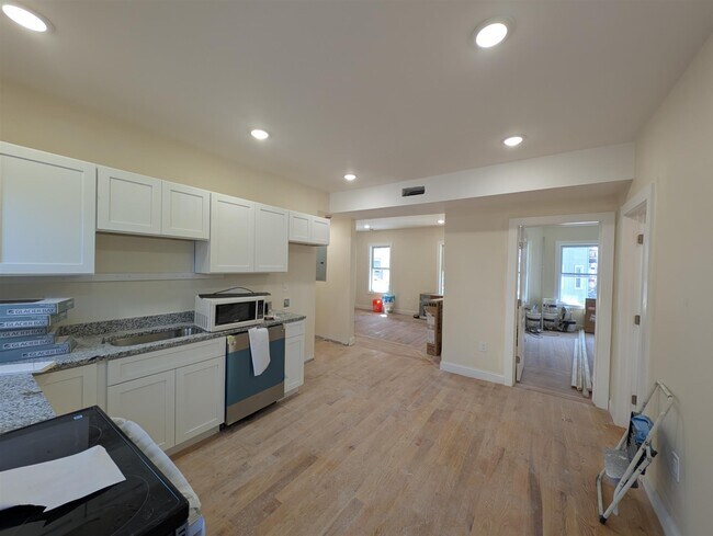 5 Lowell Cir, Unit 1 in Somerville, MA - Foto de edificio - Building Photo