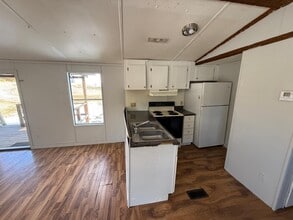 725 Barren Hollow Rd in Hurricane Mills, TN - Building Photo - Building Photo