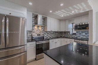 20291 NE 30th Ave in Aventura, FL - Foto de edificio - Building Photo