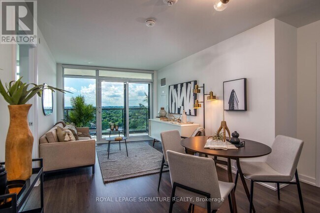 18 Erskine Ave in Toronto, ON - Building Photo - Building Photo