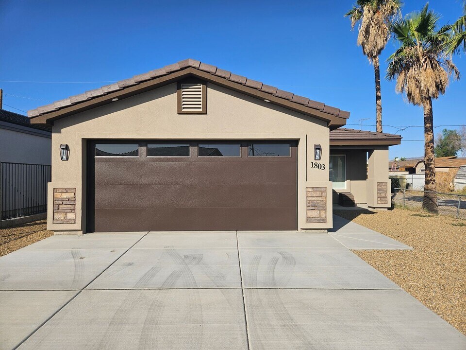 1803 Rollando Dr in Bullhead City, AZ - Building Photo