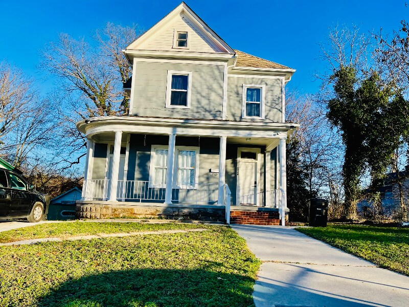 1440 N Main St in Danville, VA - Building Photo