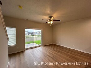 2 Bedroom 1.5 Bathroom Home for Rent in Sioux Falls, SD - Building Photo - Building Photo
