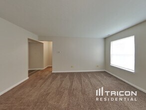 2066 Ferdinand Ct in Indianapolis, IN - Foto de edificio - Building Photo