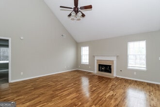 3352 Hershey Dr in Ellenwood, GA - Foto de edificio - Building Photo