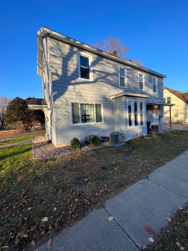 property at 922 7th St E