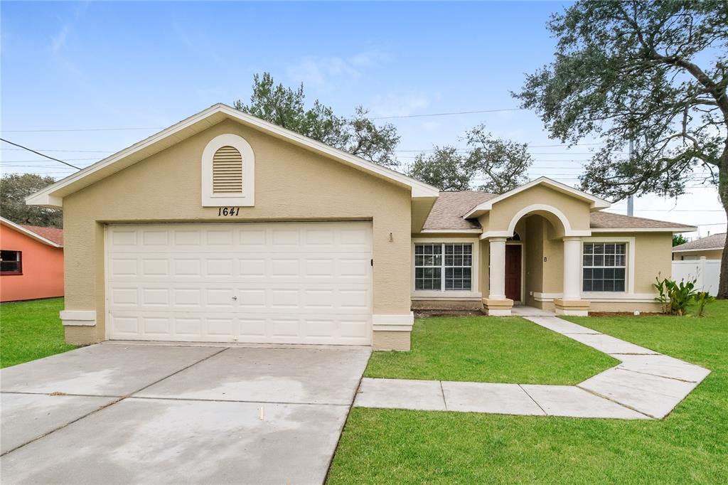 1641 Larkin Rd in Spring Hill, FL - Building Photo