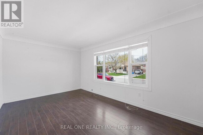 22 Halam Ave in Hamilton, ON - Building Photo - Building Photo