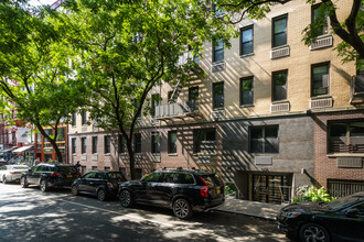 250 W 16th St in New York, NY - Building Photo - Building Photo