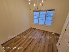 4582 Warbler Loop NW in Edmonton, AB - Building Photo - Building Photo